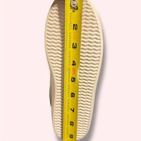 **NWT** Kids Cream and Gold Star Sneakers - Picture 4 of 5